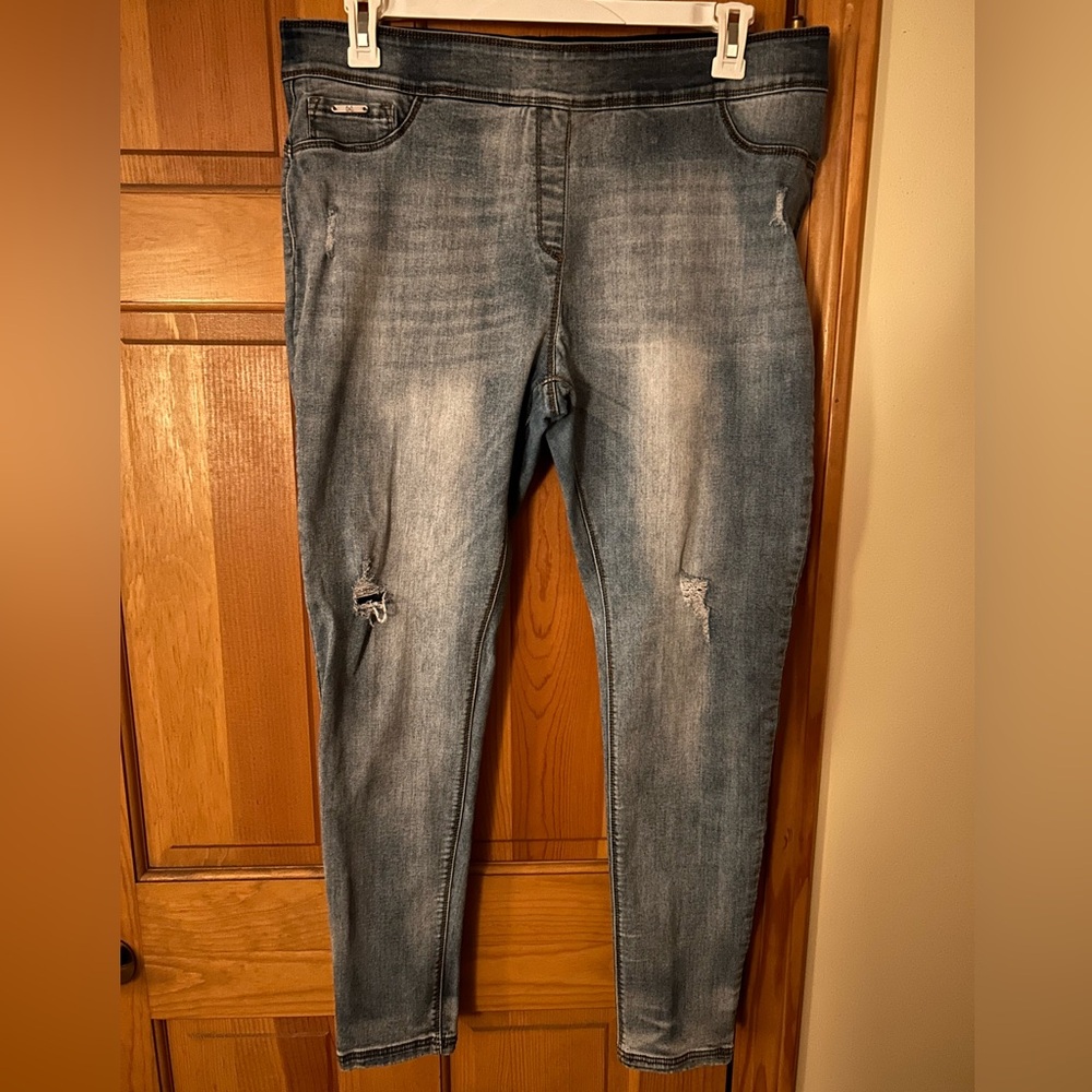 Distressed Stretchy Jeans (Jeggings)